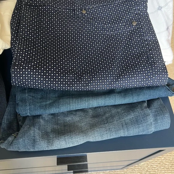 Lot of 23 different pairs of Jeans.